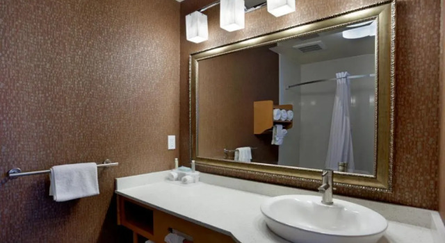 Четырёхместный номер Deluxe Holiday Inn Express Monterey - Cannery Row by IHG