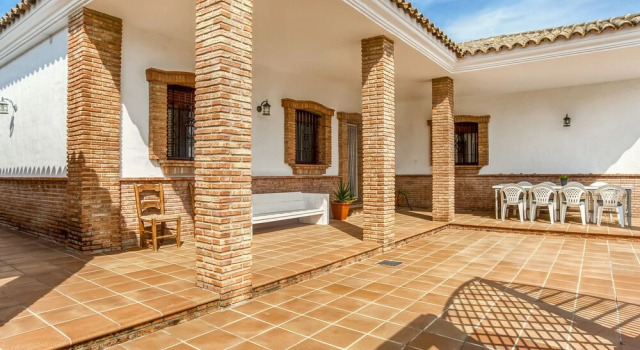 Family Villa with Pool, Забронировать Вилла Отели Вехер-де-ла-Фронтера 3 звезды, 3*