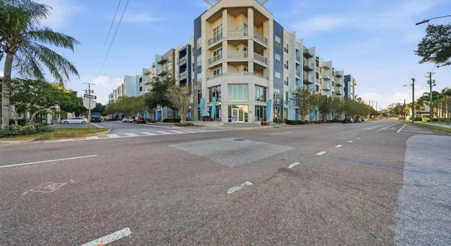 Modern 2BR w Pool Pet-friendly Unit 21