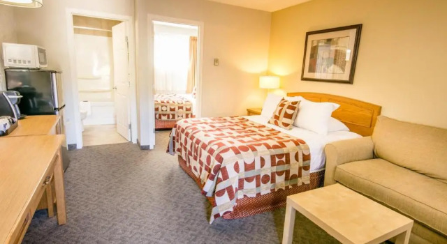 Номер Superior Crystal Springs Lodge