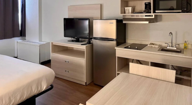 Номер Standard Suburban Studios East Syracuse Carrier Circle