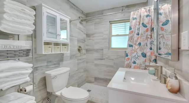 Коттедж Near Boardwalk + Breweries: Emerald Coast Getaway!