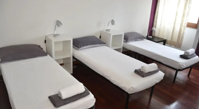 Кровать в общем номере с балконом B&B Best Hostel Milano