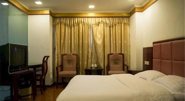 Baojiang Yingbin Hotel, Boek Hotel Hotels in Guangdong met parkeren, Parkeren