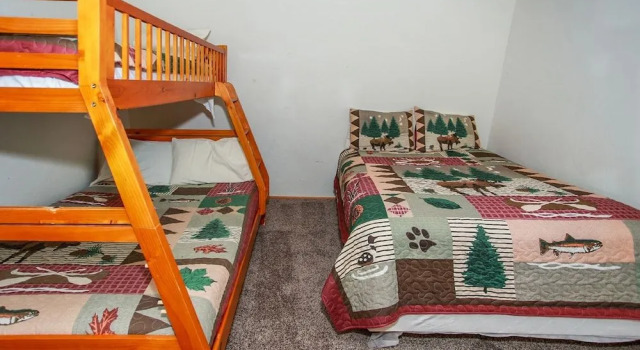 Little Brown Bear, Buchen Sie Hotel Hotels in Big Bear Lake mit Parkplatz, Parkplätze