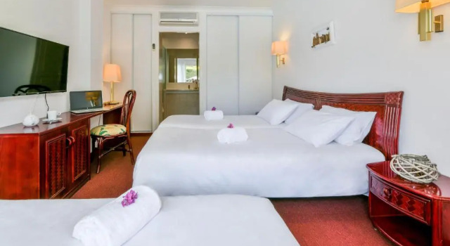 Трёхместный номер Comfort Hotel La Forestière