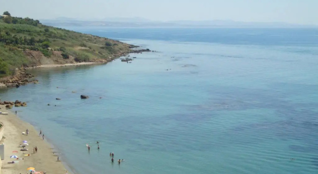 Апартаменты Sea Front Apartment 4 Beds With Balcony 250 Meters From the Beach