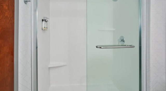 Люкс Цокольный этаж Holiday Inn Express Hotel & Suites - Belleville Area by IHG