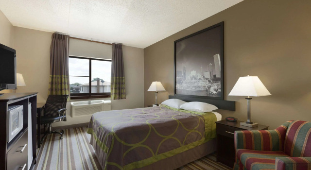 Super 8 by Wyndham Bridgeview/Chicago Area, Buchen Sie Hotel Bridgeview Chicago Southwest Suburbs