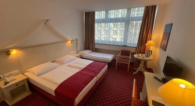Трёхместный номер Standard Hotel Chateau Berlin Kurfürstendamm