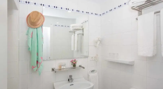 Кровать в общем номере Gavimar Ariel Chico Hotel and Apartments