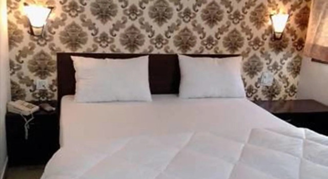 Hotel Navneet Grand, Забронировать Отель Отели Агры с парковкой, рядом с Тадж-Махал, Парковка
