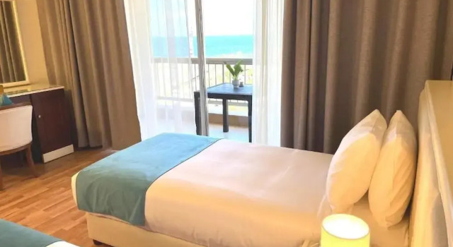 Двухместный номер Premium с балконом и с видом на море Hotel Méditerranée Beyrouth