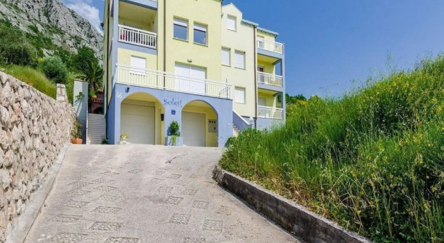 Apartments Zavrelje, Забронировать Апартаменты/квартира Отели Сребрено с парковкой, Парковка