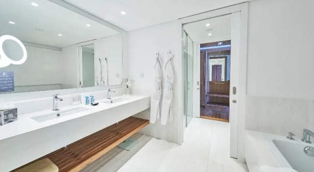 Одноместный номер Standard с балконом и с видом на море Les Suites at The Cliff Bay - PortoBay