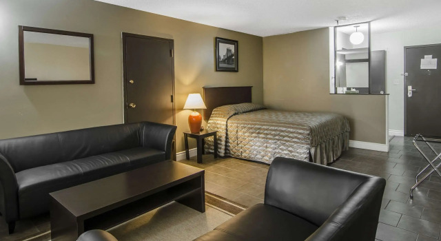 Dvoulůžkový s manželskou postelí Apartmá Econo Lodge Lloydminster