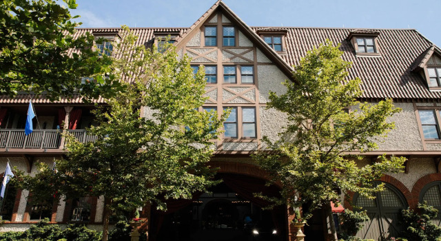 Четырёхместный номер Standard Grand Bohemian Lodge Asheville, Autograph Collection