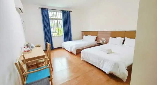 Кровать в общем номере с 6 комнатами Wuchuan Haishang Renjia Apartment