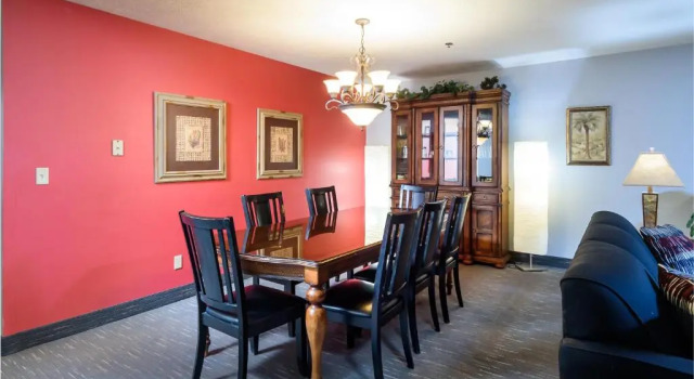 Люкс с 2 комнатами Ramada by Wyndham Sioux Falls Airport - Waterpark Resort & Event Center