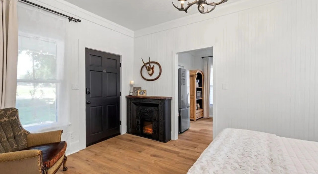 Cozy Cottage in the Heart of Johnson City, Забронировать Дом для отпуска Джонсон-Сити Texas Wine Country, рядом с TASTE Wine Art