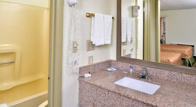 Четырёхместный номер Standard Americas Best Value Inn Anderson SC