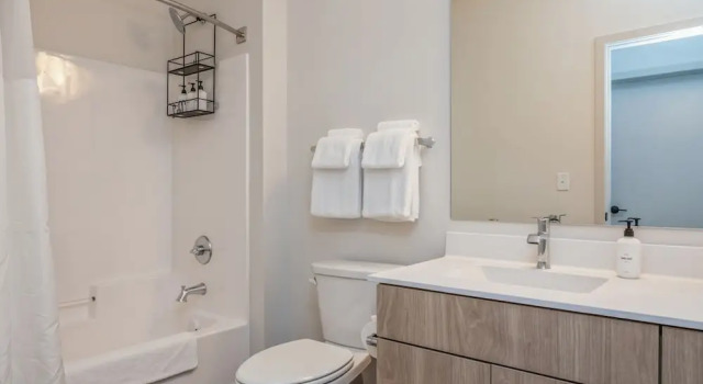 Семейные апартаменты с 2 комнатами с балконом Kasa Bryn Mawr Minneapolis