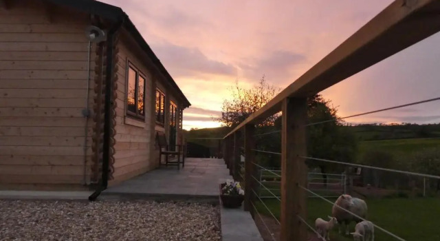 Коттедж с 2 комнатами Pound Farm Holidays - Orchard Lodge