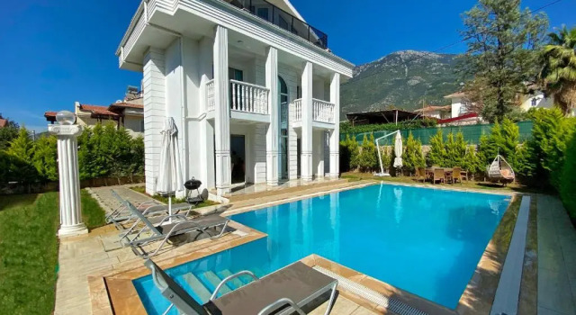 Villa White House