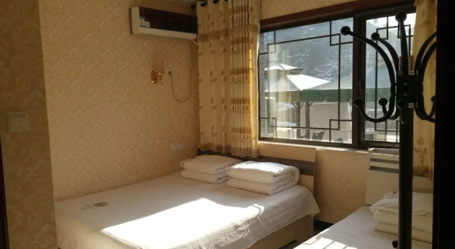Трёхместный номер Standard Beijing Ju Man Yuan Triditional Hotel