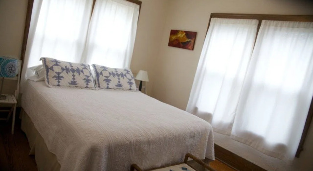 Kalaview House, Book Hotel Hoteller i Saugatuck med parkering, Parkering