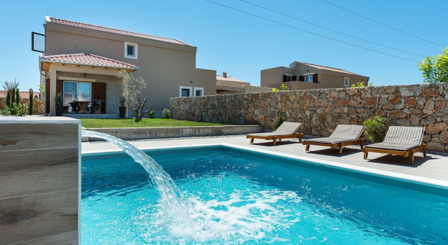 Villa Rea 4 With Heated Pool