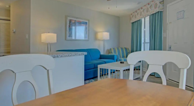 Четырёхместный номер Standard с 2 комнатами Atlantic Beach Resort