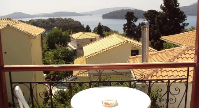 Трёхместный номер Standard с видом на море Hotel Nostos