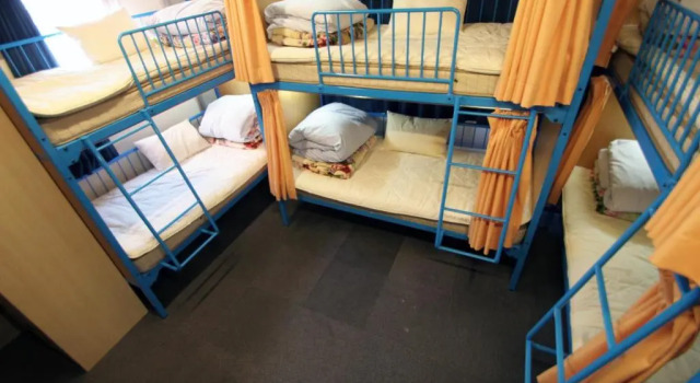 Кровать в общем номере Sakura Hostel Asakusa