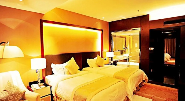 Dingyi Hotel, Rezerwuj Hotel Hotele w Kunming z parkingiem, Parking