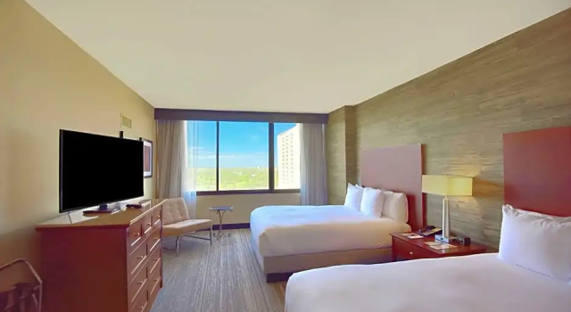 Четырёхместный люкс Accessible DoubleTree by Hilton Hotel & Suites Houston by the Galleria
