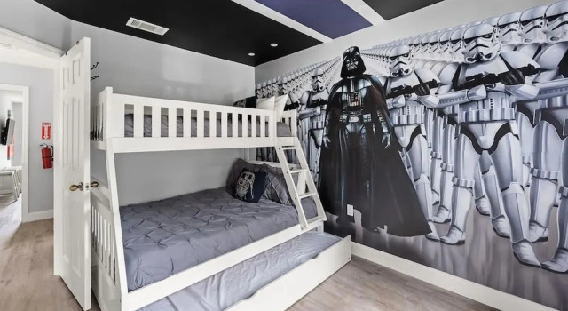 Коттедж Themed Bedrooms Near Disney 4BR