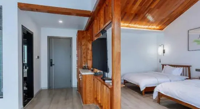 Люкс с красивым видом из окна Calmness Boutique Guesthouse by Yixi River (Wannan Sichuan-Tibet Line Branch)