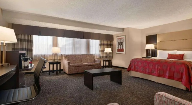 Номер Standard Ramada Plaza by Wyndham Regina Downtown