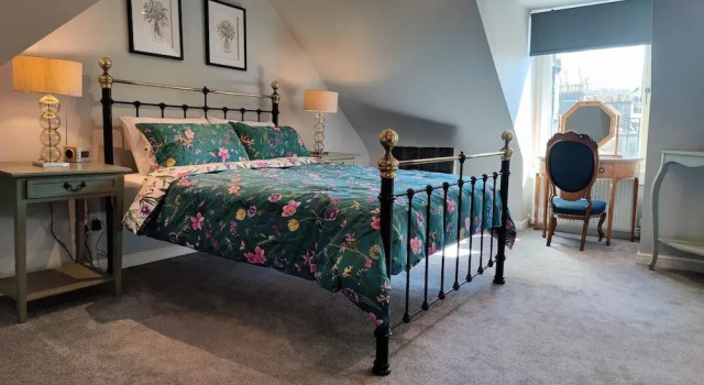 NEW Fabulous 2BD Maisonette Dunfermline, Fife, Забронировать Отель Данфермлин Файф, рядом с Музей «Место рождения Эндрю Карнеги»