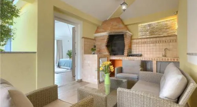Four bedroom Holiday Home In Loborika