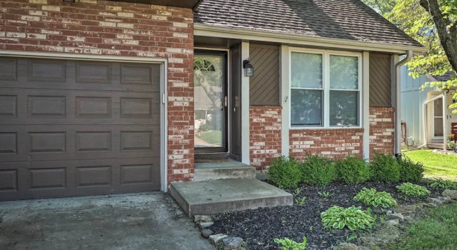 Modern Townhome w/ Fireplace: Near Stoll Park, Reserva ahora Hotel Overland Park Kansas