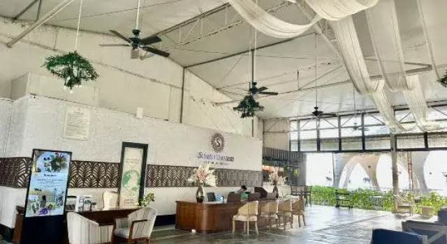 West Phu Quoc 4BR beachfront villa with private pool, Book Villa Sommerhuse i Mekong Delta, Hytte
