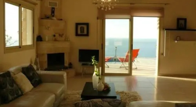 Happy Trails Pomos Panoramic Villa, Rezerwuj Willa Hotele w Pomos z basenem, w pobliżu Tpoulorotsos Beach, Basen