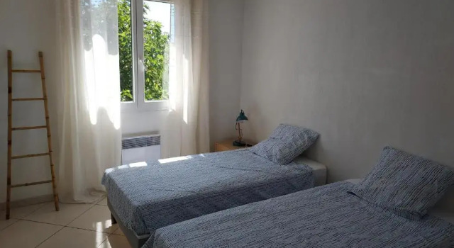 Коттедж Charmante maison Leucate avec garage, accès direct à la plage