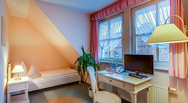 Номер Standard Hotel Zur Burg GmbH