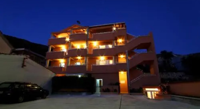 Apartments Fjondra, Varaa Huoneisto Rafailovici 