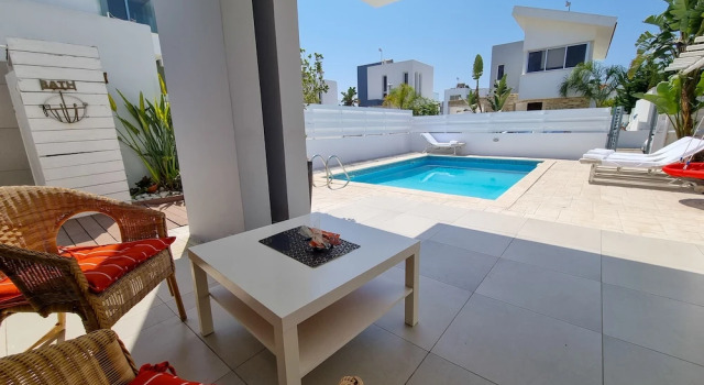 Private Pool Villa Next to the Beach, Book Villa Hotels in Larnaca Region with Parking, Parking