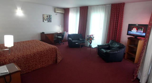 Трёхместный номер Executive Cristal Palace Hotel