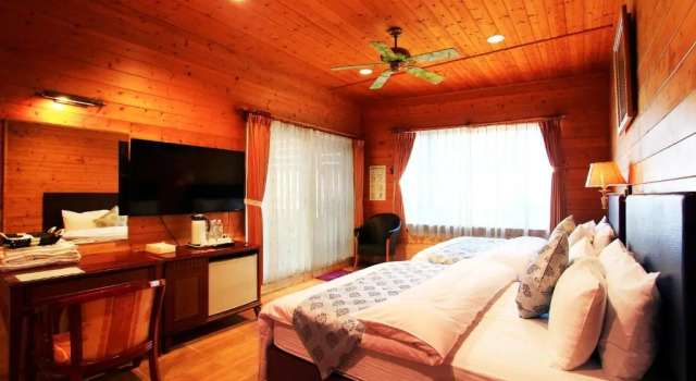 Четырёхместный номер Standard с балконом Hejia Hot Spring Guild Resort